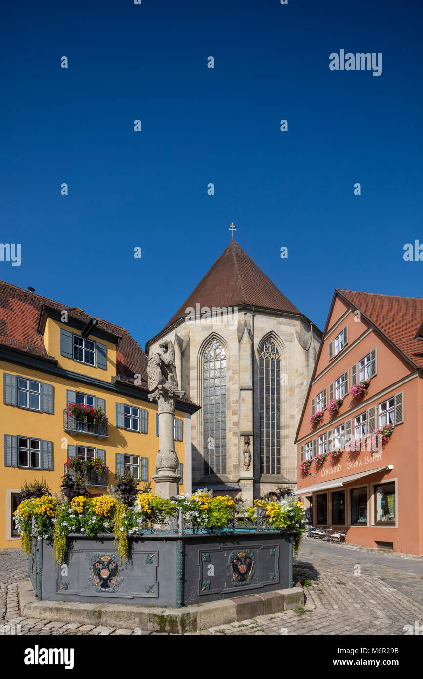 Häuser und St. George's Münster gotischen Hallenkirche, Dinkelsbühl, Mittelfranken, Bayern, Deutschland Stockfoto