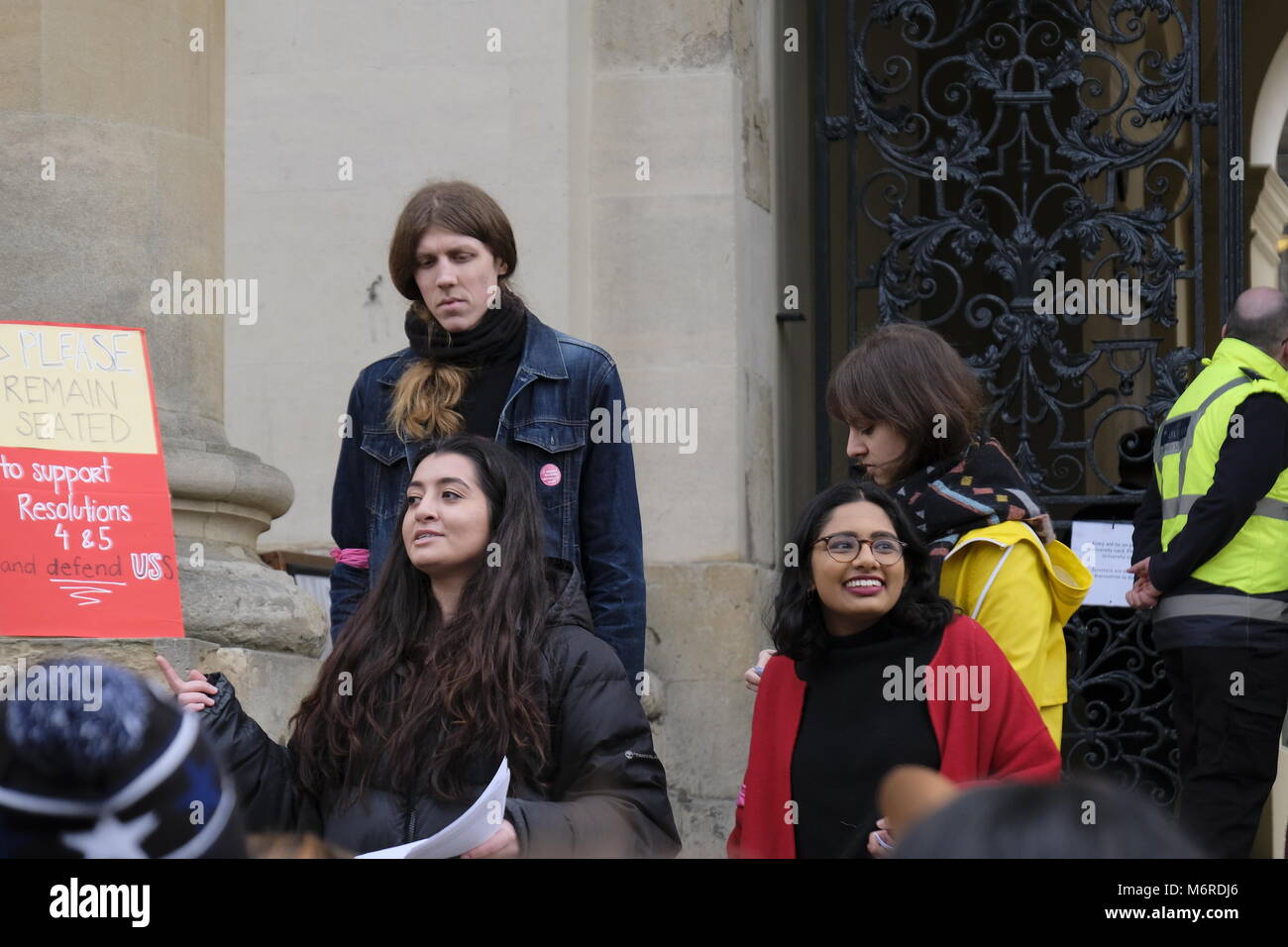 Oxford, UK, 06. Februar 2018. Die Oxford Gemeinde Richtlinieneinstellung Körper treffen an der Sheldonian. Es wird gedacht, einige Mitglieder einer "20 personen"-Klausel verwenden könnte, Debatte, die umkehren könnten die Universitäten auf Rente Änderungen für wissenschaftliche Mitarbeiter zu verhindern. Quelle: Martin Kelly/Alamy leben Nachrichten Stockfoto