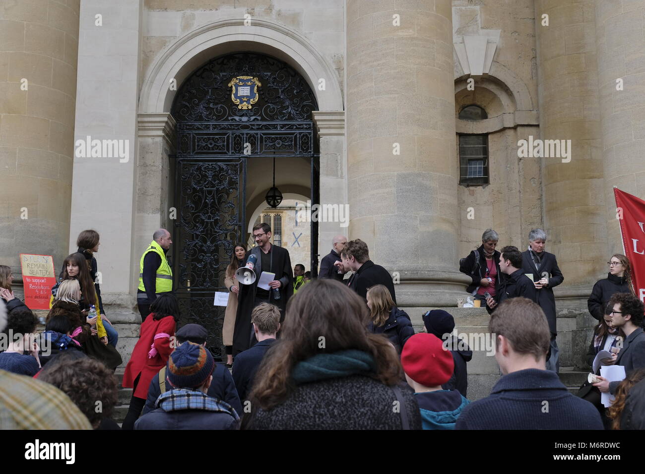 Oxford, UK, 06. Februar 2018. Die Oxford Gemeinde Richtlinieneinstellung Körper treffen an der Sheldonian. Es wird gedacht, einige Mitglieder einer "20 personen"-Klausel verwenden könnte, Debatte, die umkehren könnten die Universitäten auf Rente Änderungen für wissenschaftliche Mitarbeiter zu verhindern. Quelle: Martin Kelly/Alamy leben Nachrichten Stockfoto