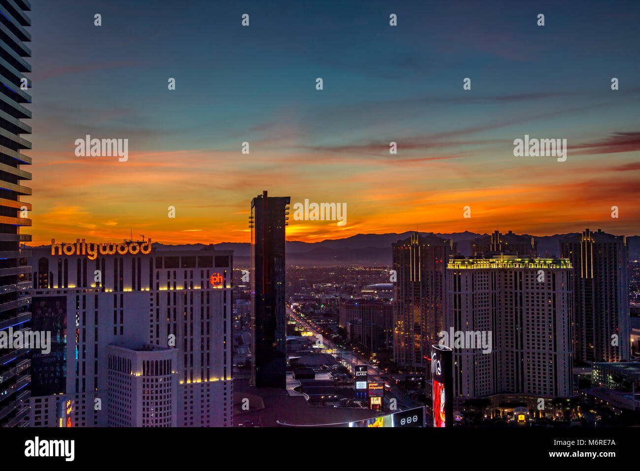 Las Vegas, Nevada, 6. März 2018. Wetter, vor Dämmerung Farben in den Himmel  mit Blick auf panet Hollywood und den Strip. Credit: Keith J Smith./Alamy  leben Nachrichten Stockfotografie - Alamy