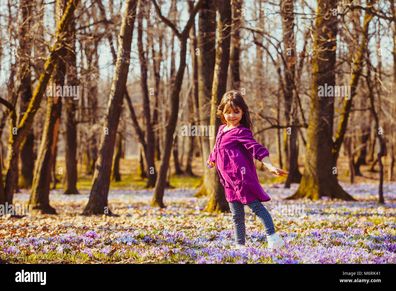 Mädchen von der Natur inspiriert Stockfoto