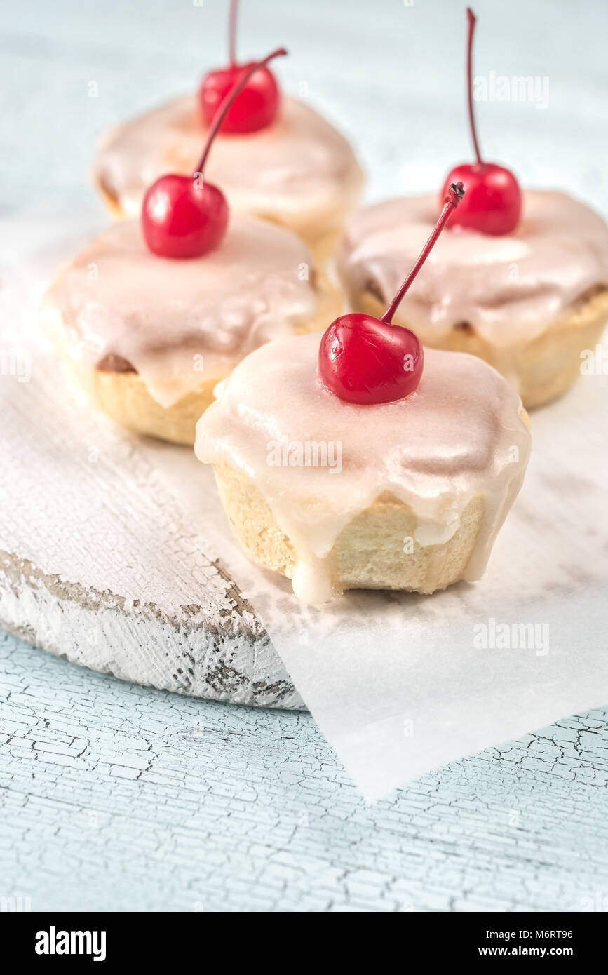 Bakewell Torten mit Cherry Stockfoto