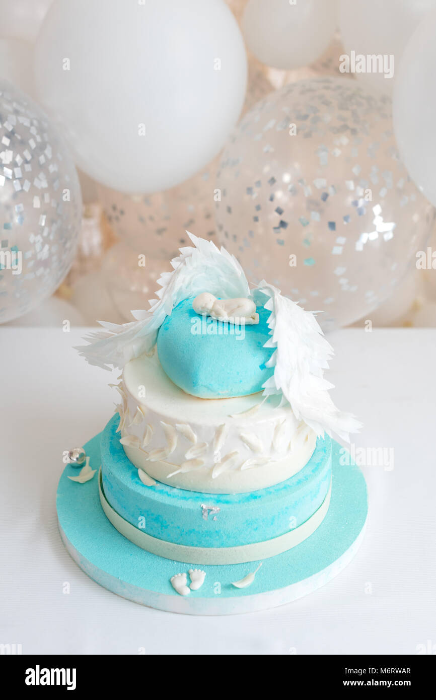 Blau Geburtstagskuchen für Baby. Erste Kind Geburtstag Dekorationen mit Kuchen und Luftballons. Stockfoto