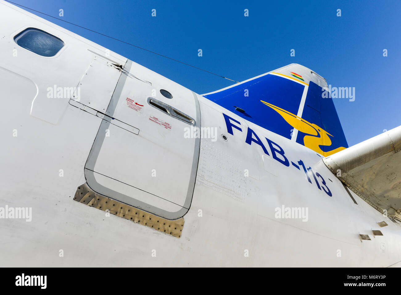 Notausgang der Boeing 737-200/737-2 Q 3 Mit Anmeldung FAB-113 von 737-2 Q3 Transporte Aereo Militar de Bolivien Stockfoto