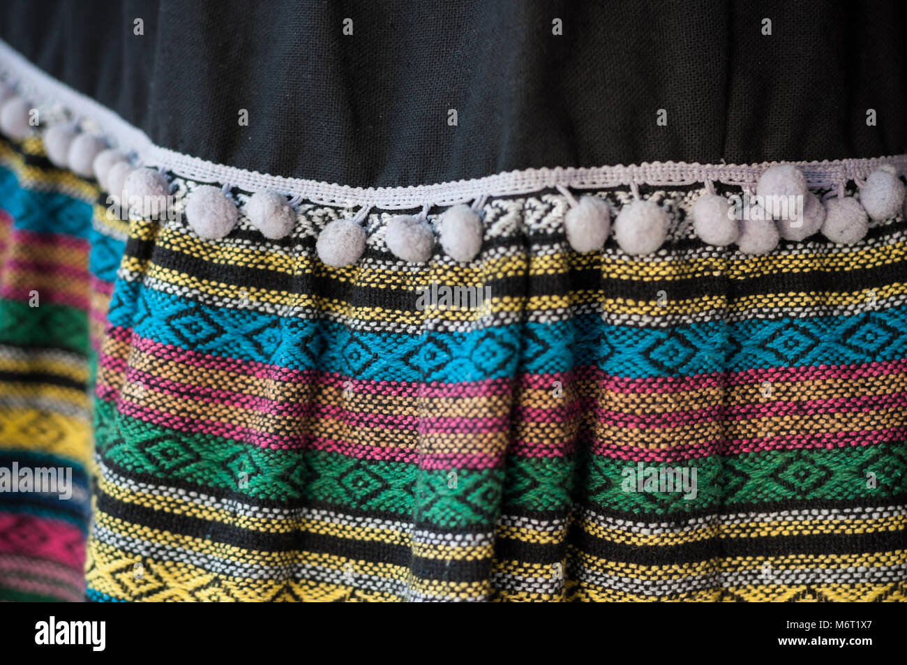 Norden Thai Stoff wolle traditionelle schwarze farbenfrohen Landschaft  Muster Stockfotografie - Alamy