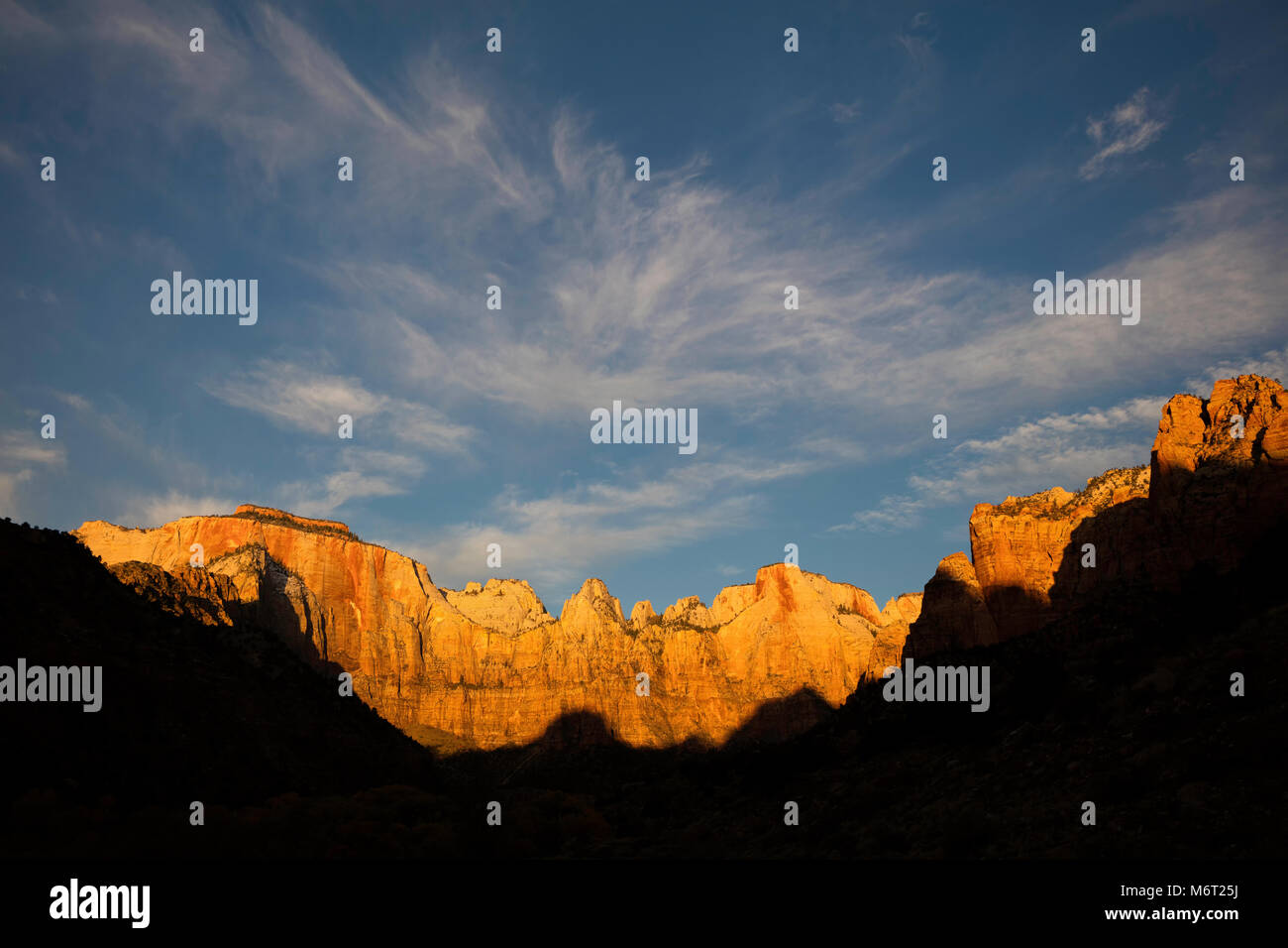 Morgen Licht auf die Türme der Jungfrau, Zion National Park, Utah Stockfoto