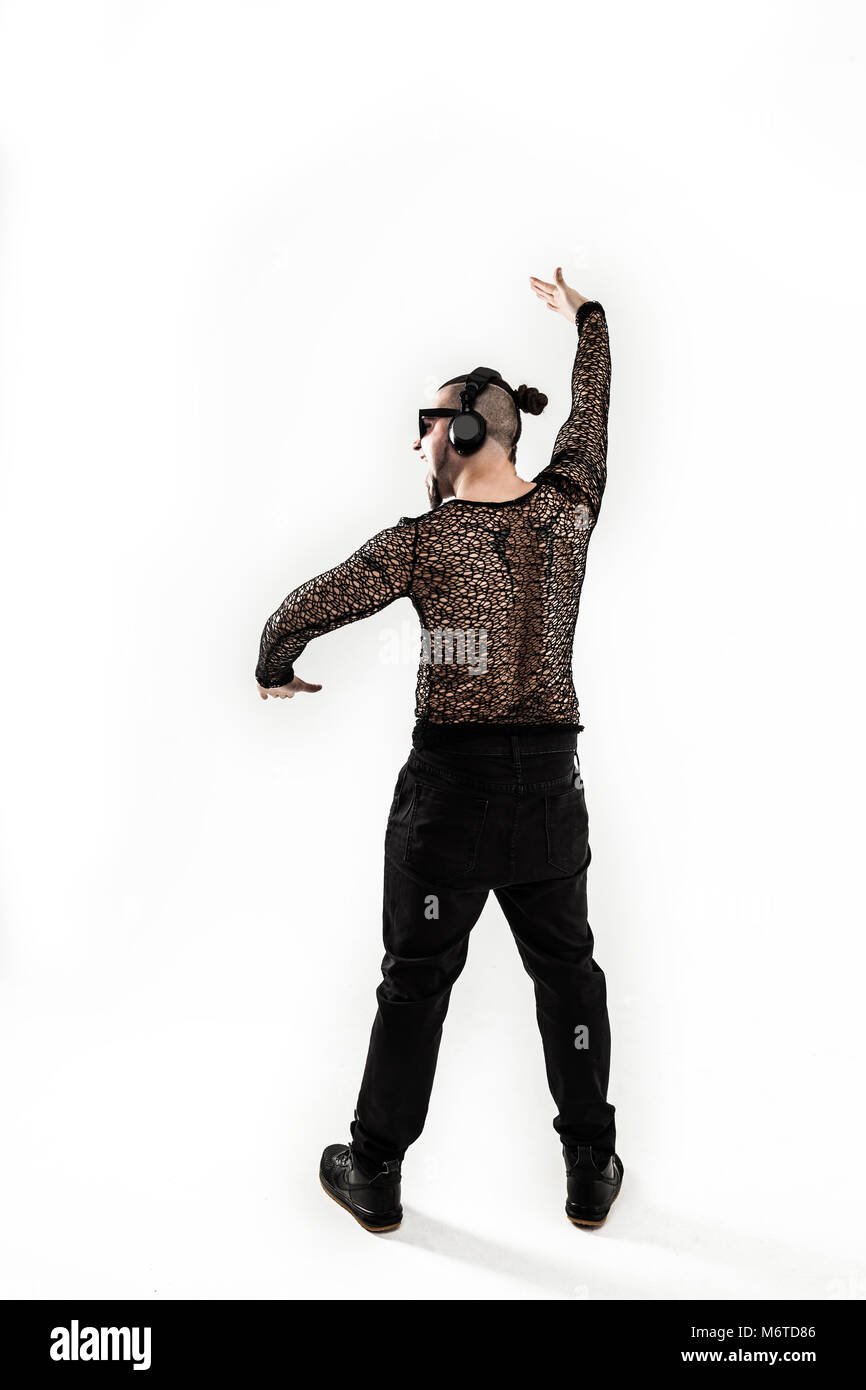Rückansicht - Kreative rapper im Kopfhörer und dunklen Brillen p Stockfoto