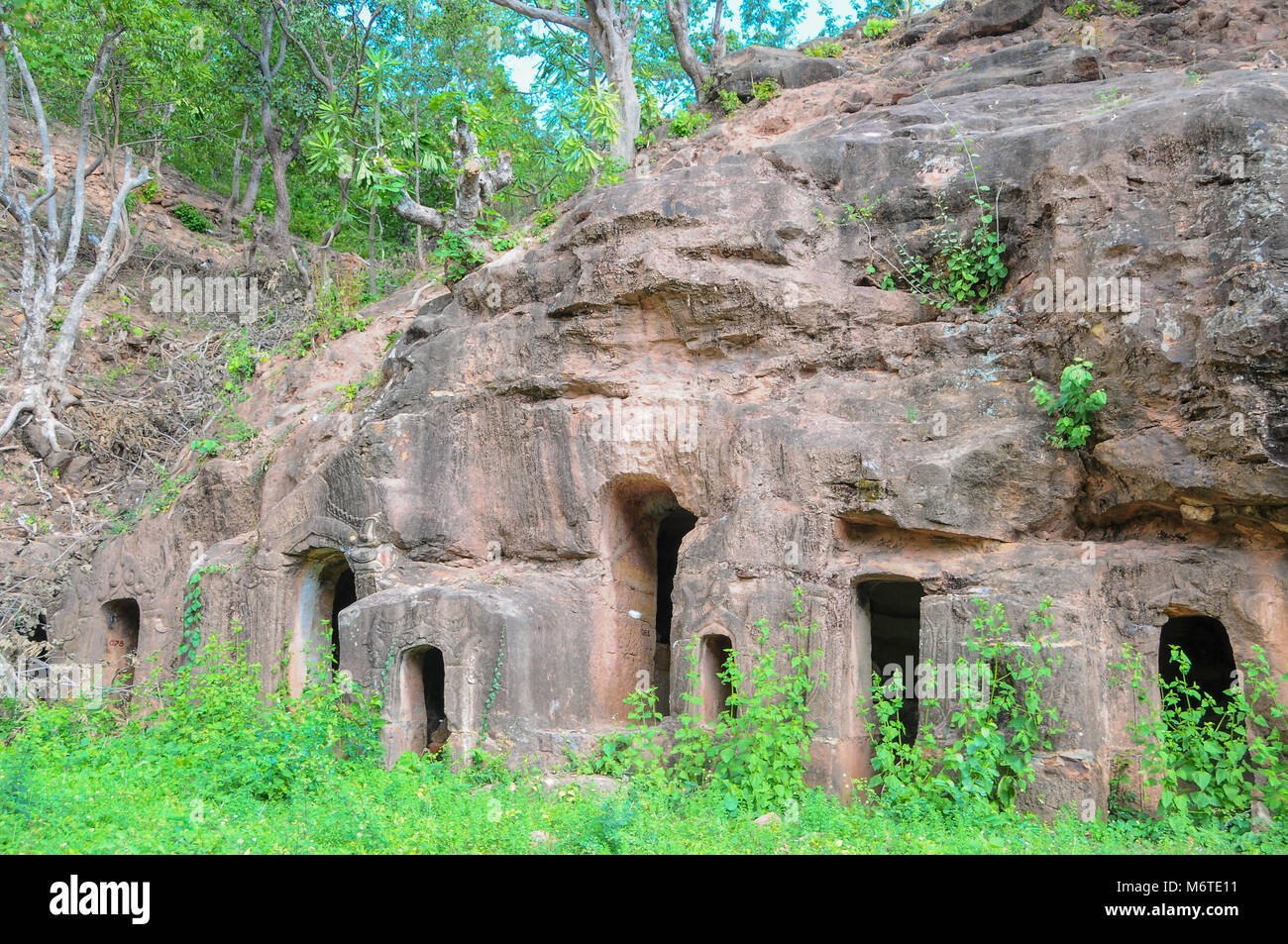 Eingänge zu künstlichen Höhlen bei Po Win Taung, Monywa Stockfoto
