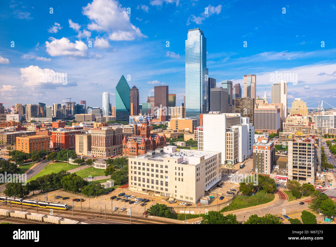 Dallas, Texas, USA Skyline von oben in der Abenddämmerung. Stockfoto
