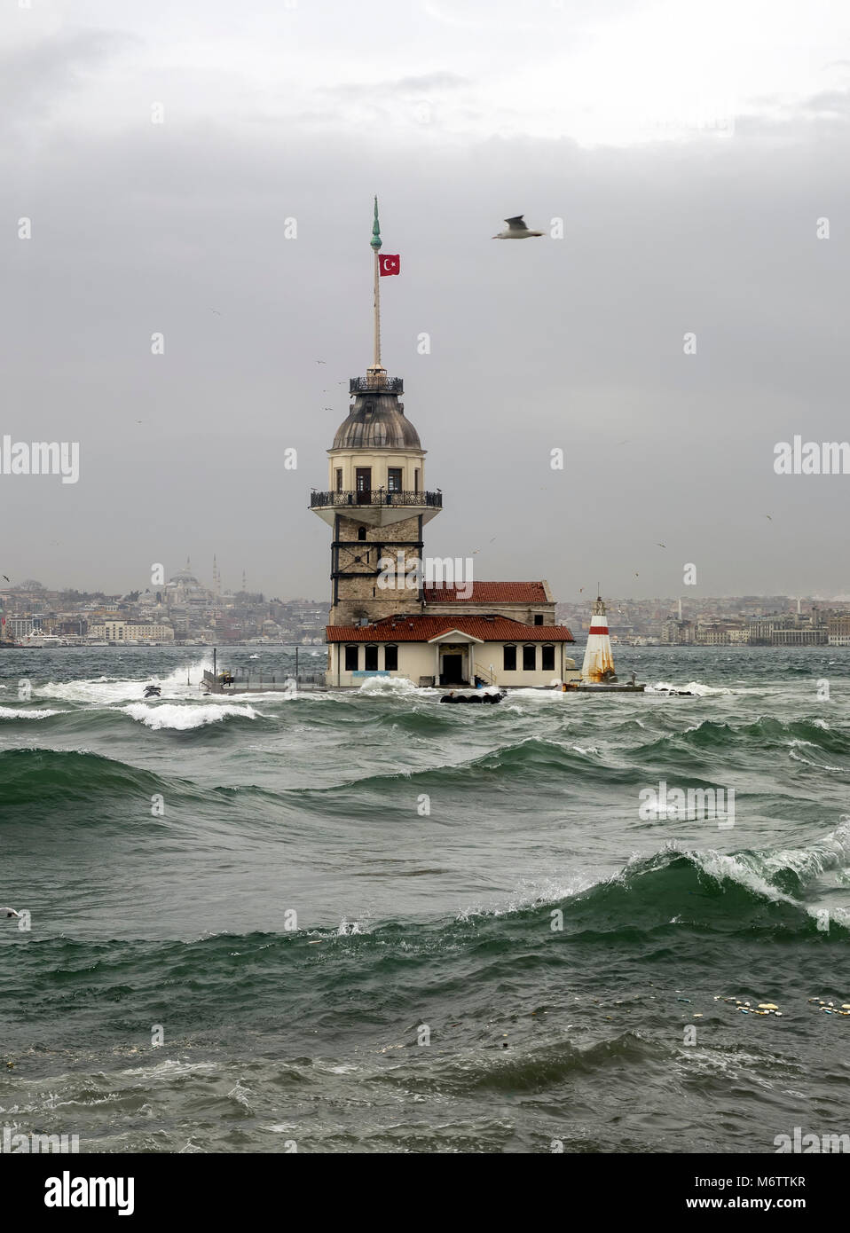 Dirnen Turm und Südwesten Sturm in Istanbul, Türkei Stockfoto