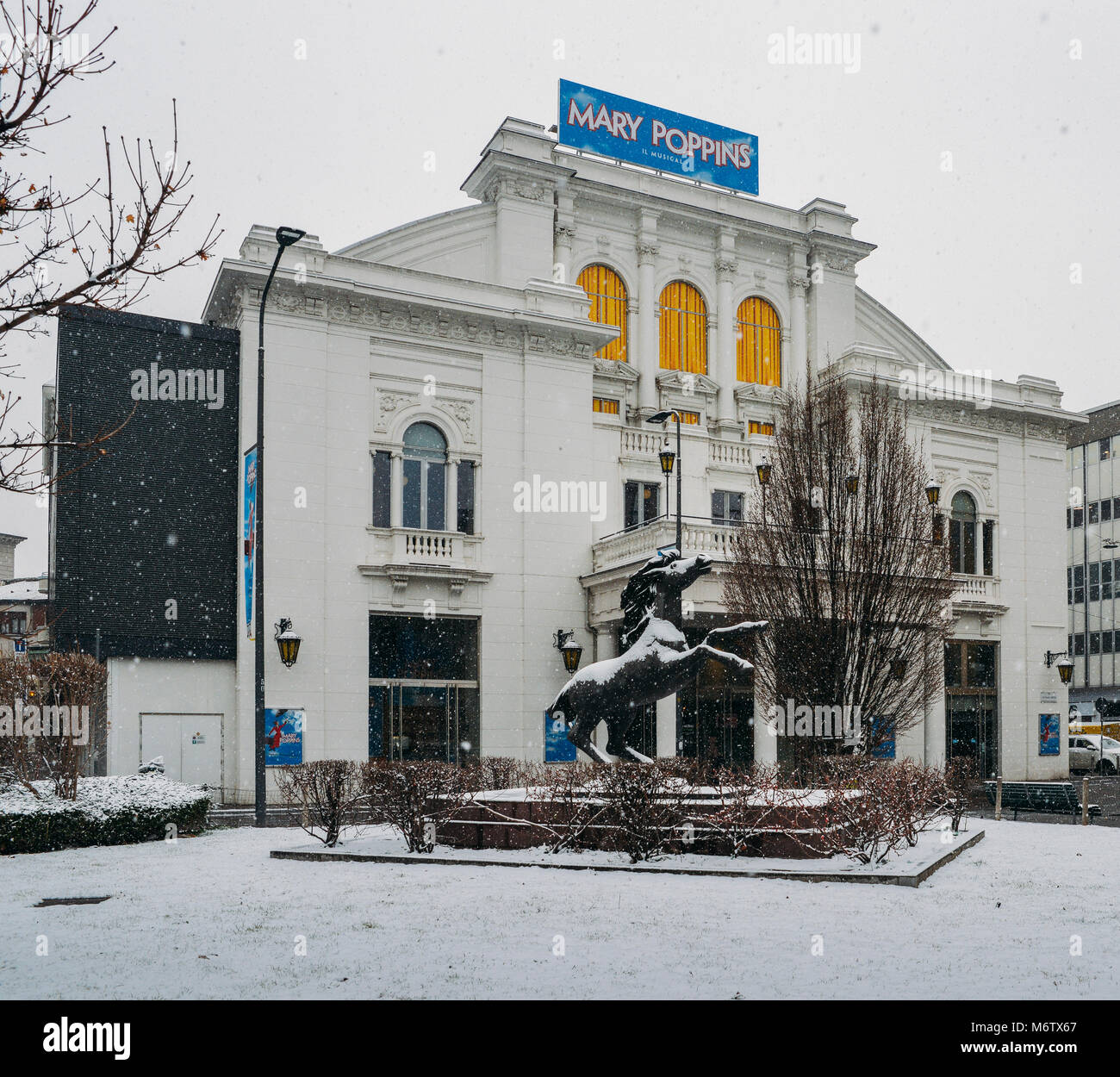 National Theater, das Teatro Nazionale Mailand Italien im Winter Stockfoto