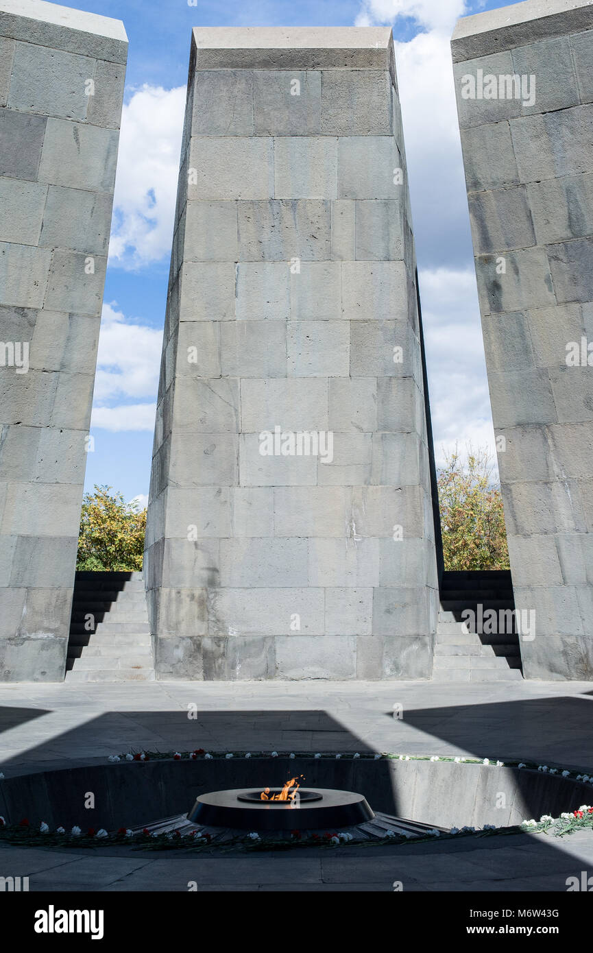 Blick auf die tsitsernakaberd armenischen Völkermord Gedenkstätte in Eriwan, Armenien Stockfoto