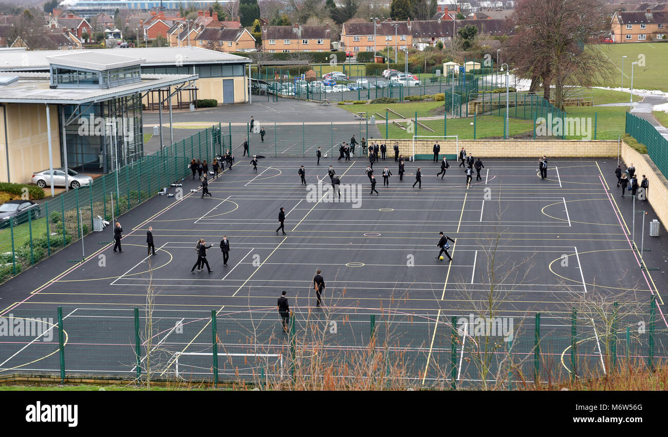 Moderne Schule Spielplatz in England, Großbritannien, Großbritannien Stockfoto