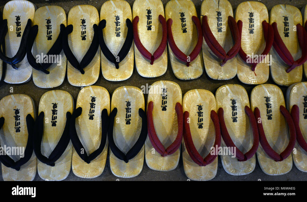 Japanese Slippers Stockfotos & Japanese Slippers Bilder Alamy Hausschuhe für Besucher, Honshu, Japan Stockfoto, Bild
