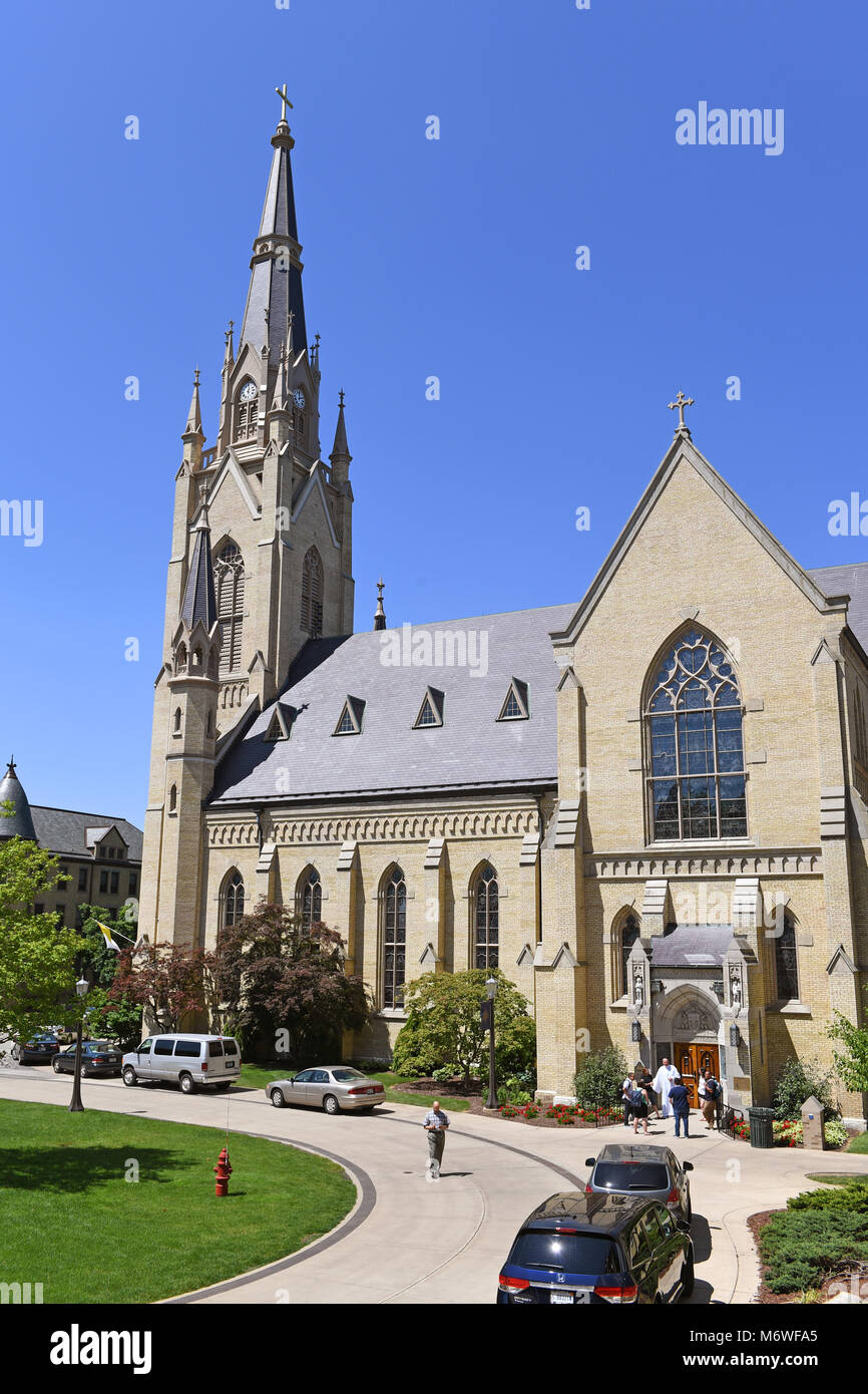 South Bend, IN, USA – 24. Juni 2016: Kathedrale auf dem Campus der University of Notre Dame in South Bend, Indiana. Stockfoto