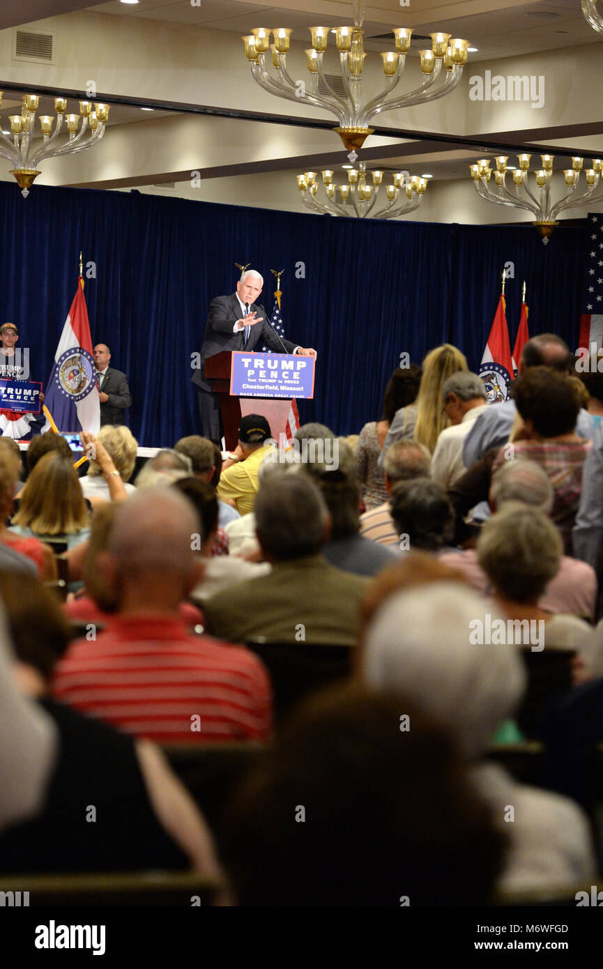 Chesterfield, MO, USA – 6. September 2016: Republikanische Vize-Präsidentschaftskandidatin spricht Indiana Gouverneur Mike Pence Anhängern zu einer Kundgebung in Che Stockfoto