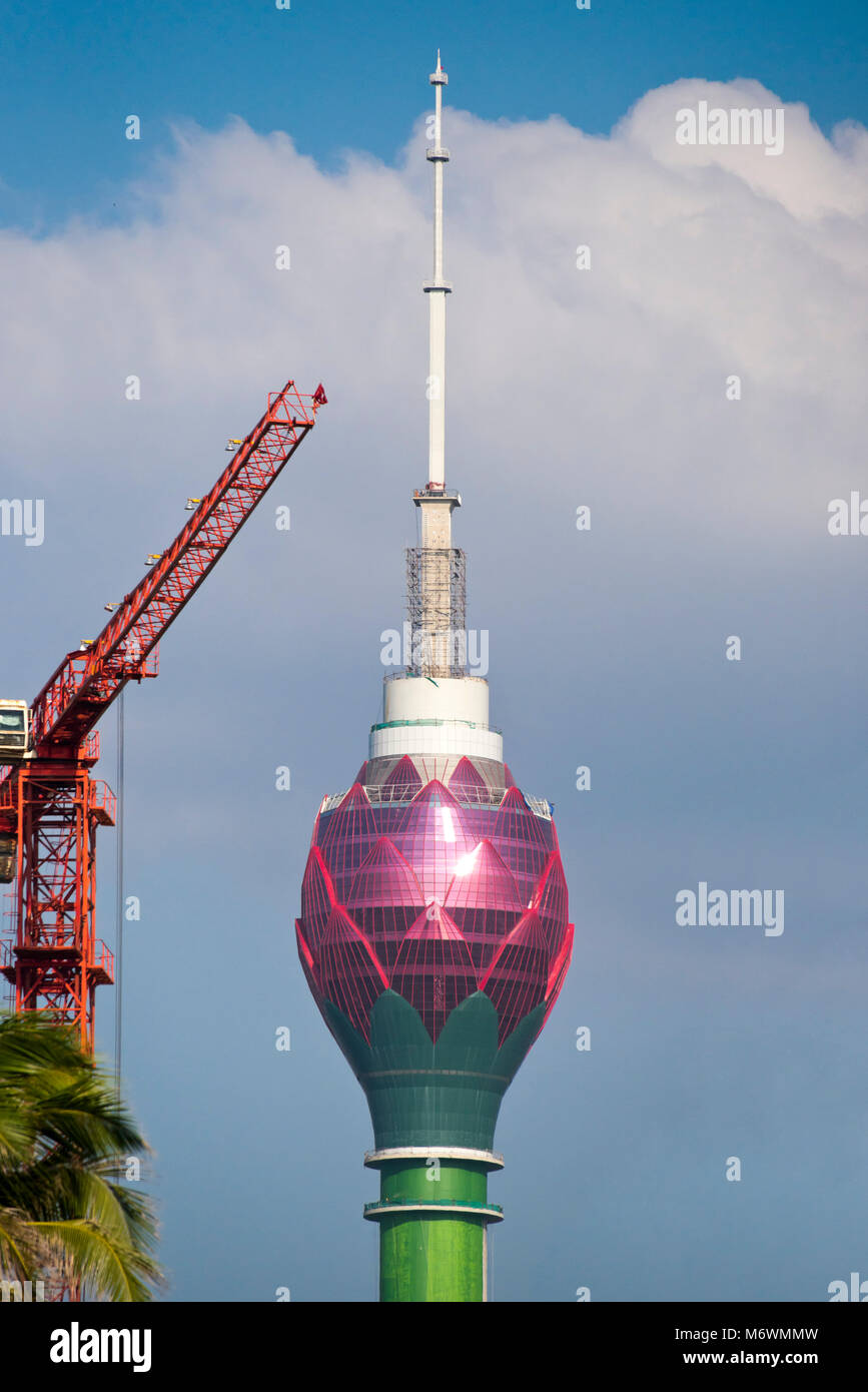 Vertikale Ansicht des Lotus Tower in Colombo, Sri Lanka. Stockfoto