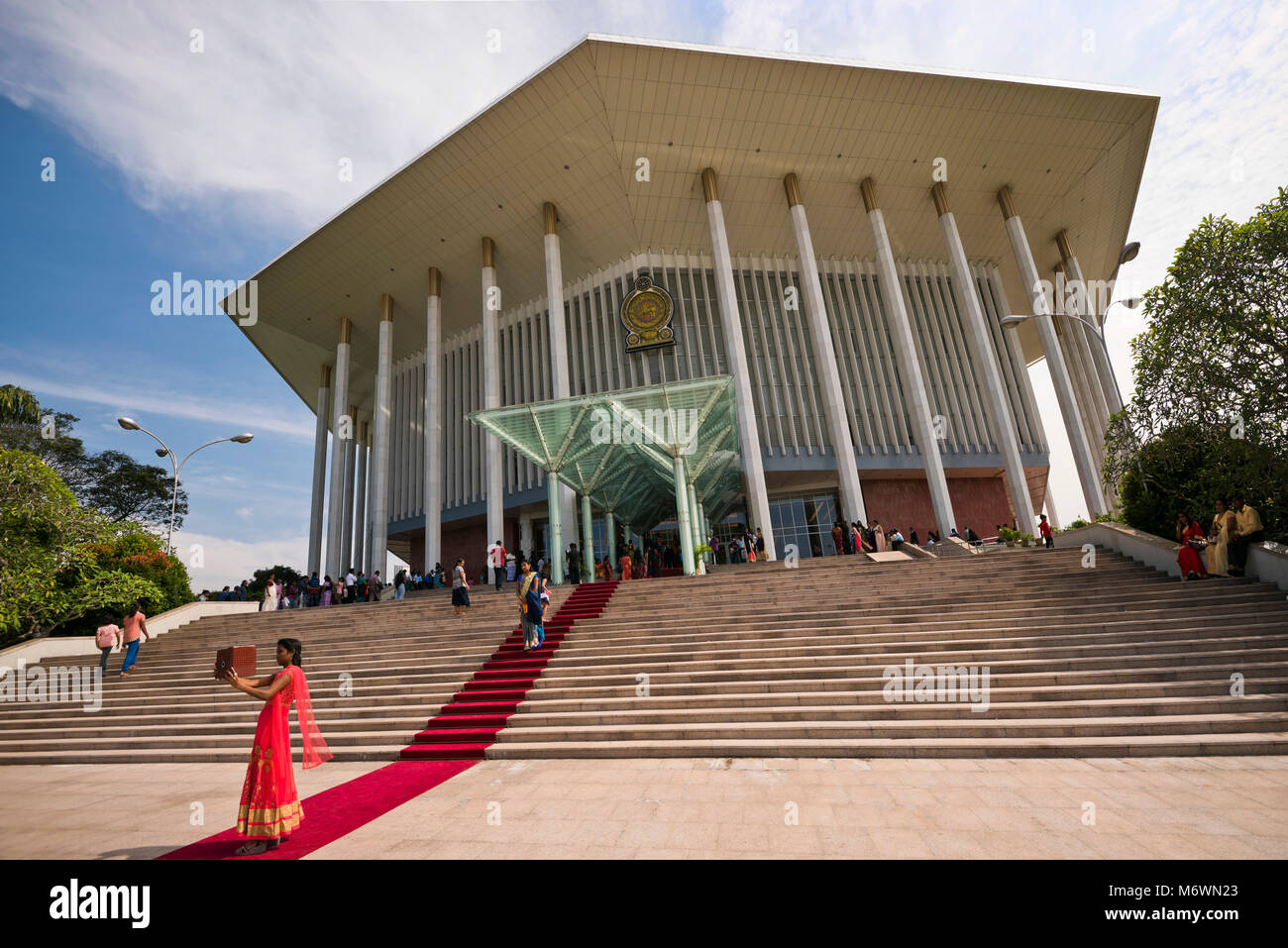 Horizontale Ansicht der Bandaranaike Memorial International Conference Hall in Colombo, Sri Lanka. Stockfoto