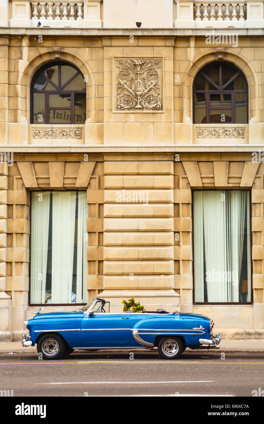 Vintage Amerika Auto Cabrio in der Altstadt von Havanna Kuba Stockfoto