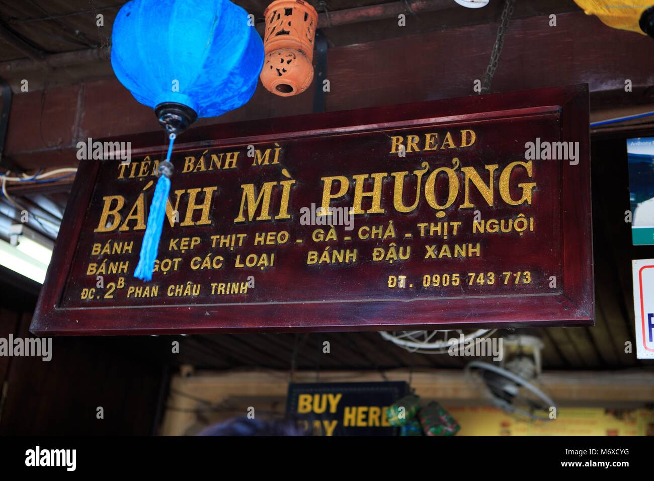 Der Eingang zum berühmten Banh MI Phuong Restaurant in Hoi An, Vietnam Stockfoto