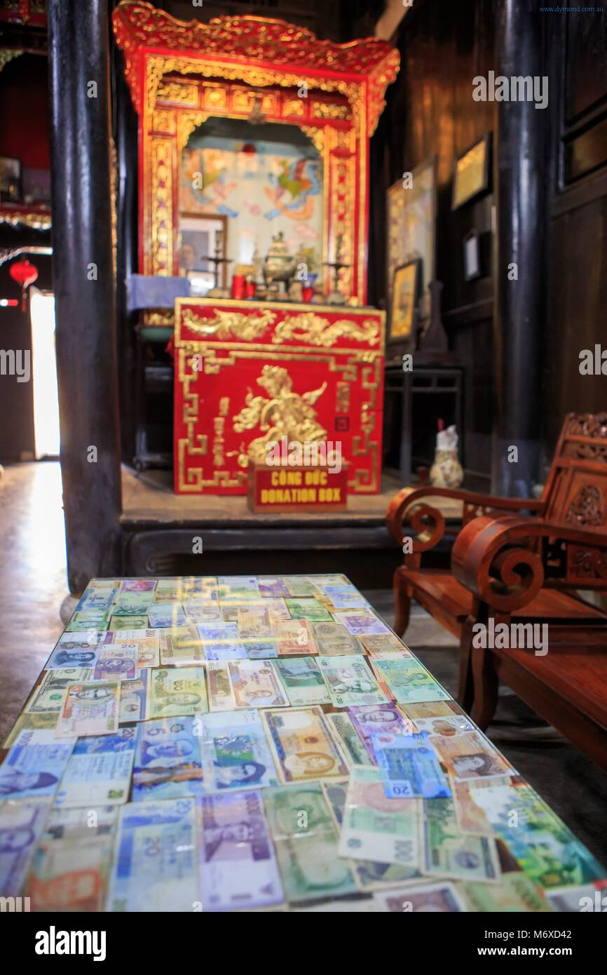 Das Geld der verschiedenen Nationen in Quan Thang Haus in der Altstadt von Hoi An, Vietnam Stockfoto
