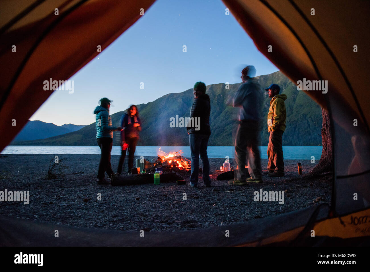 Blick aus dem Zelt, Camping am See in Alaska Kenai Stockfoto