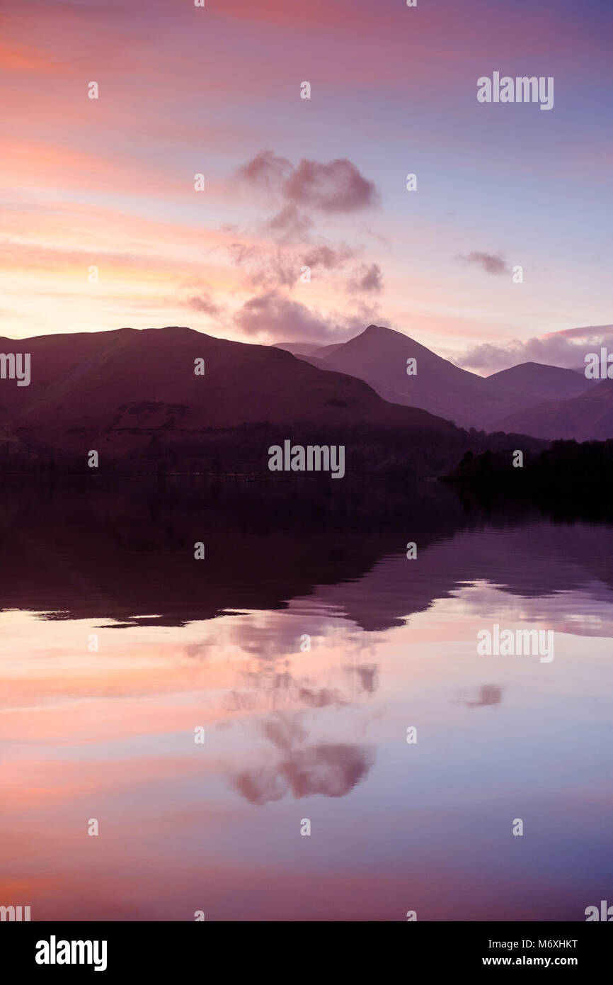 Derwentwater Abend, Borrowdale, Cumbria, Großbritannien. Stockfoto
