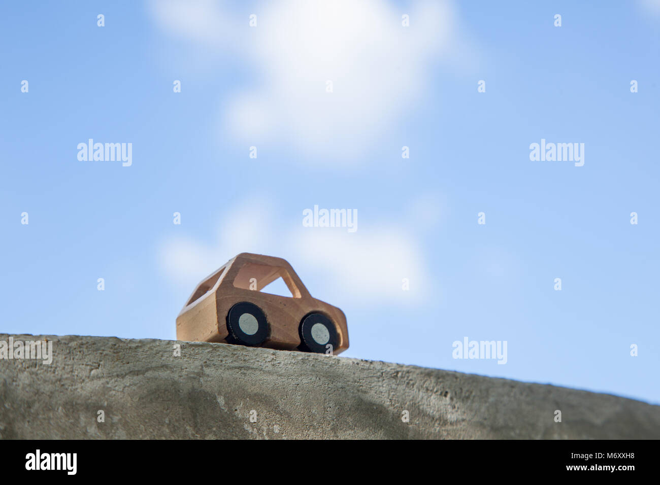 Konzept Traum. Holz- PKW-Modell. Stockfoto