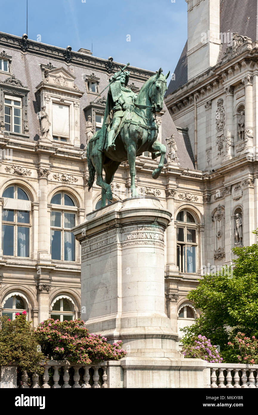 PARIS, FRANKREICH - 06. MAI 2011: Reiterstatue von Etienne Marcel im Hotel de Ville Stockfoto