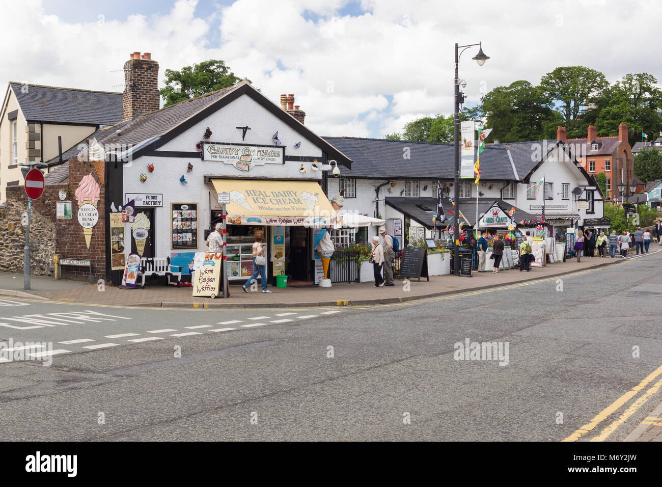 Die Candy Cottage, Ferienhaus Tee- und Geschenkeladen in der walisischen Stadt Llangollen Wales Stockfoto