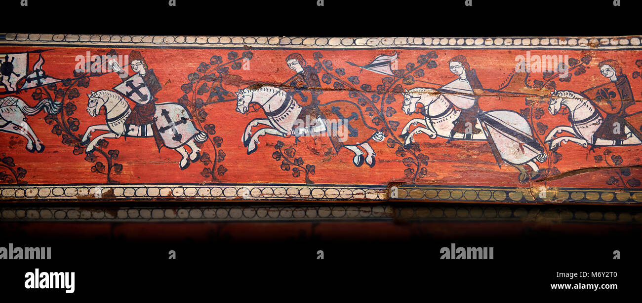 Gotische dekorativ bemalten Balken Panels mit gknights auf Pferden, Tempera auf Holz. Nationalmuseum für katalanische Kunst (MNAC) in Barcelona, Spanien, gegen eine Bla Stockfoto