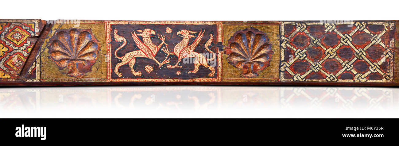 Gotische dekorativ bemalten Balken Panels mit Greife und eine geschnitzte syalise Baum, Tempera auf Holz. Nationalmuseum für katalanische Kunst (MNAC), Barcelona, Spai Stockfoto