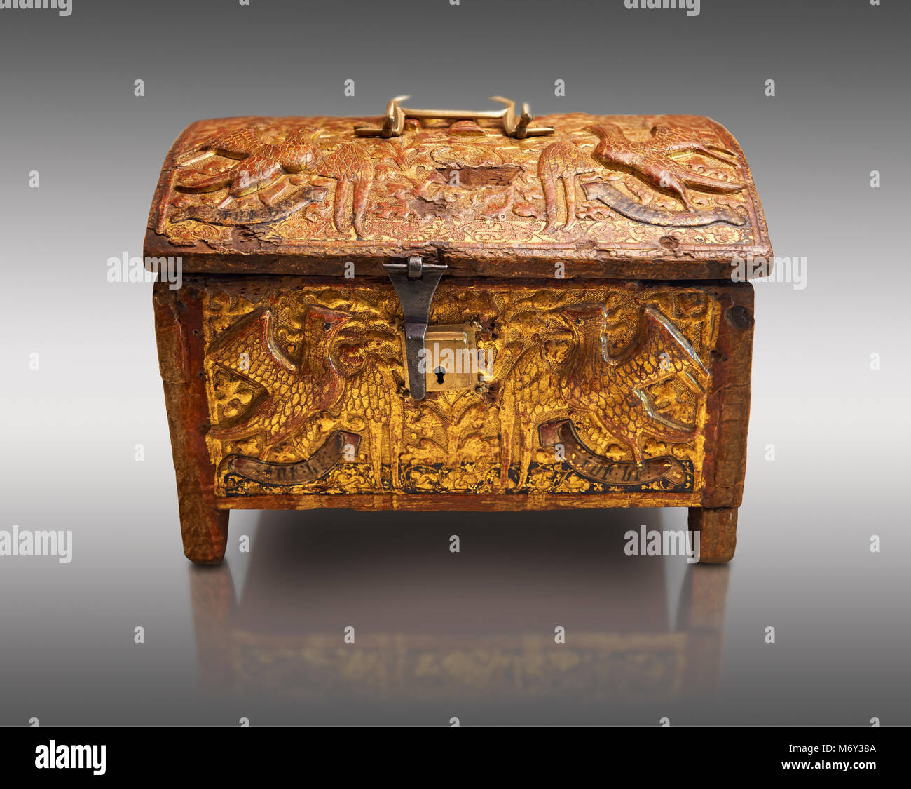 Gotische Kasten aus Pappelholz Reliefs mit Stuck, Blattgold gold Dekorationen und Spuren von polychrome Eisen und Messing 2. Quartal 15. Jahrhundert, pos Stockfoto