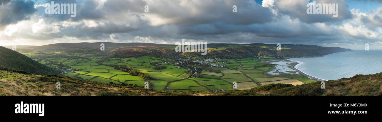 Dunkery Beacon, Exmoor, Porlock und der Küste von Bossington Hill, Somerset, England, Großbritannien Stockfoto