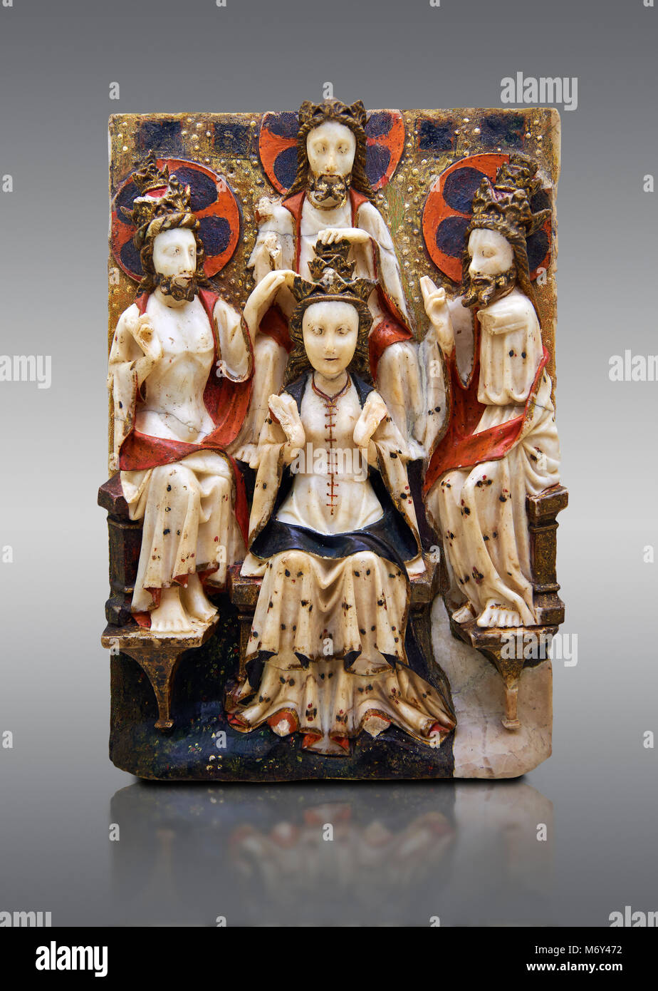 Gotische Marmor Relief der Krönung der Jungfrau Maria in London oder New York, 1420-1460. Nationalmuseum für katalanische Kunst, Barcelona, Spa Stockfoto
