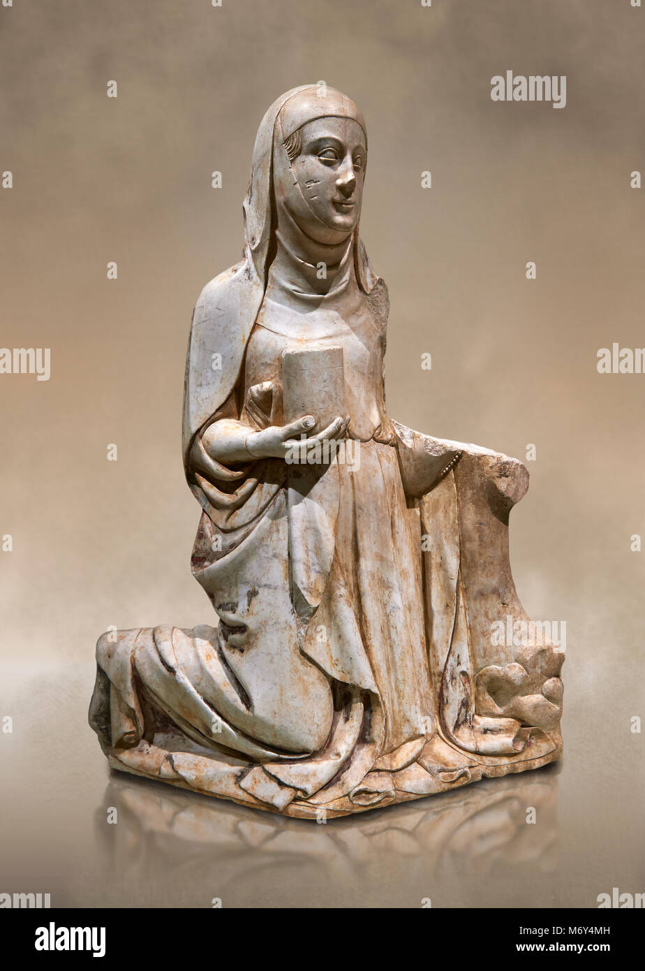 Gotische Marmor Statue der Maria Magdelane (Magdelena) von Mestre de Pedralbes in Barcelona, 2.Hälfte des 14.Jahrhunderts, von dem Friedhof der Kathedrale o Stockfoto