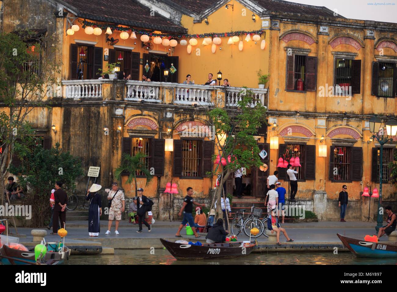 Dämmerung am Bach Dang Street in der Altstadt von Hoi An, Vietnam Stockfoto