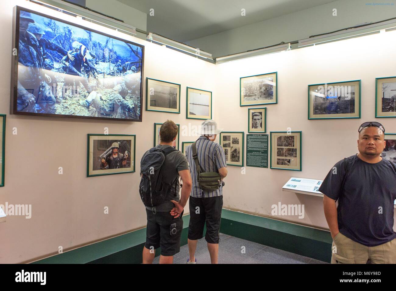 Das Requiem Foto Ausstellung im Museum der Kriegszeugnisse, Ho Chi Minh City, Vietnam Stockfoto