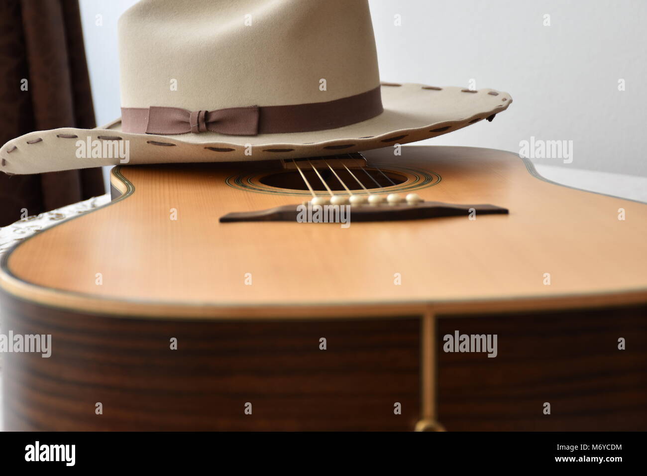 Westliche cowboy gitarrenmusik -Fotos und -Bildmaterial in hoher ...