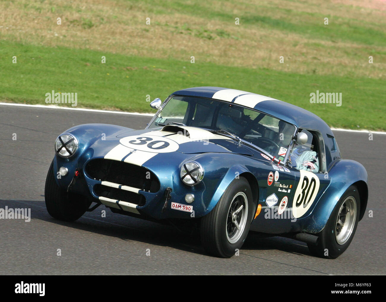 AC Cobra Racing beim Goodwood Revival Meeting 2004 Stockfoto