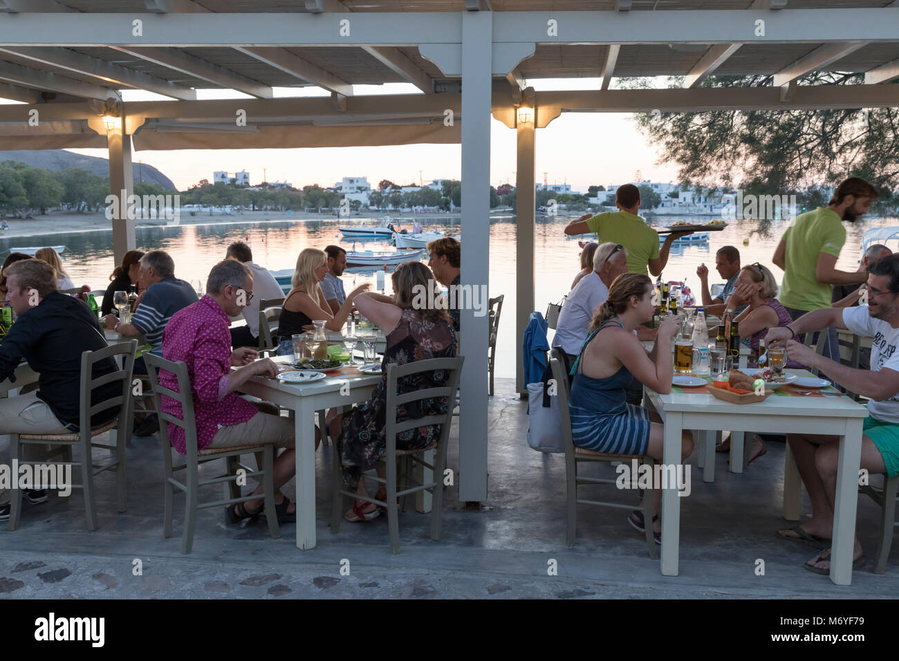 Hafen Restaurant in Abend, Pollonia, Milos, Kykladen, Ägäis, Griechische Inseln; Griechenland; Europa Stockfoto