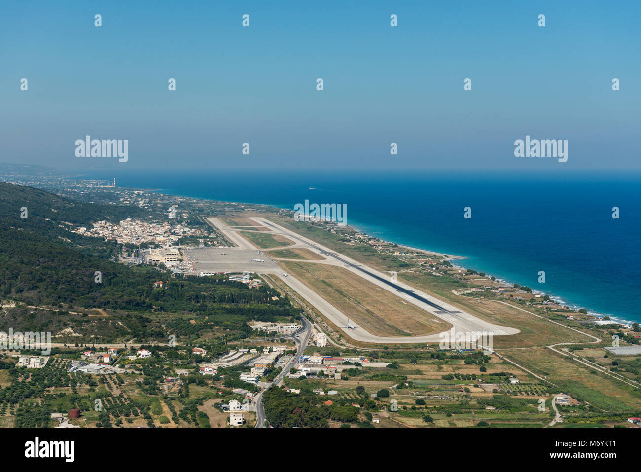 Luftaufnahme auf dem Internationalen Flughafen von Rhodos Stockfotografie - Alamy