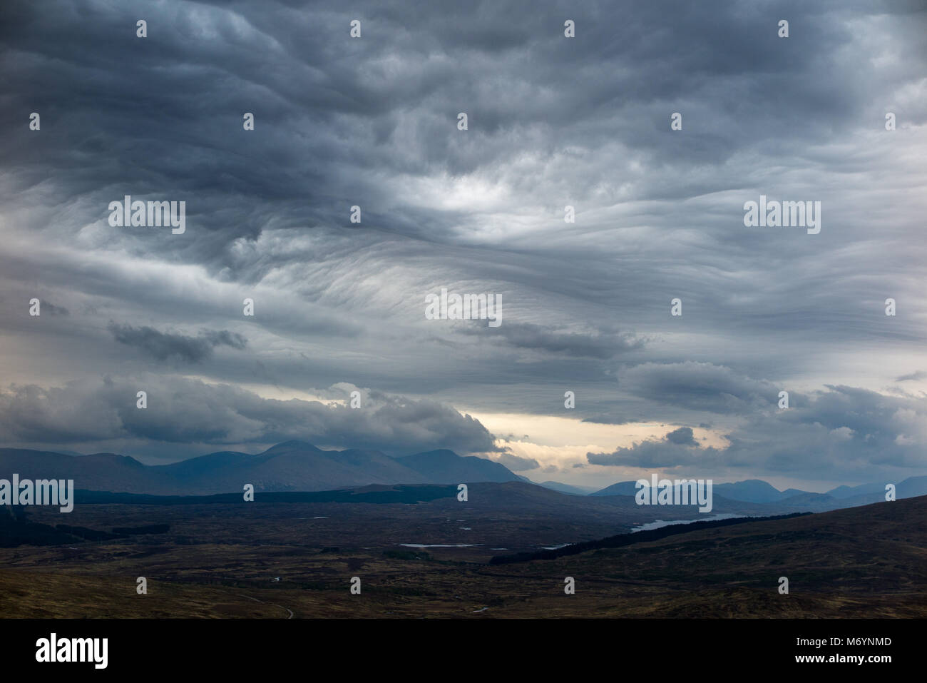 Dramatische Himmel über Rannoch Moor, Perthshire, Schottland, Großbritannien Stockfoto