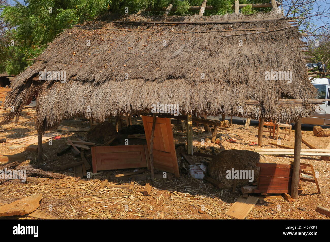 Die Armut In Den Madagassischen Dorf Kleines Einfaches Haus Auf Landschaft Von Madagaskar Stockfotografie Alamy