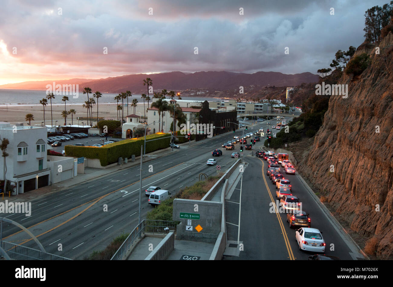 Die Kalifornien Neigung verbindet Santa Monica mit dem Pacific Coast Highway in Los Angeles, CA Stockfoto