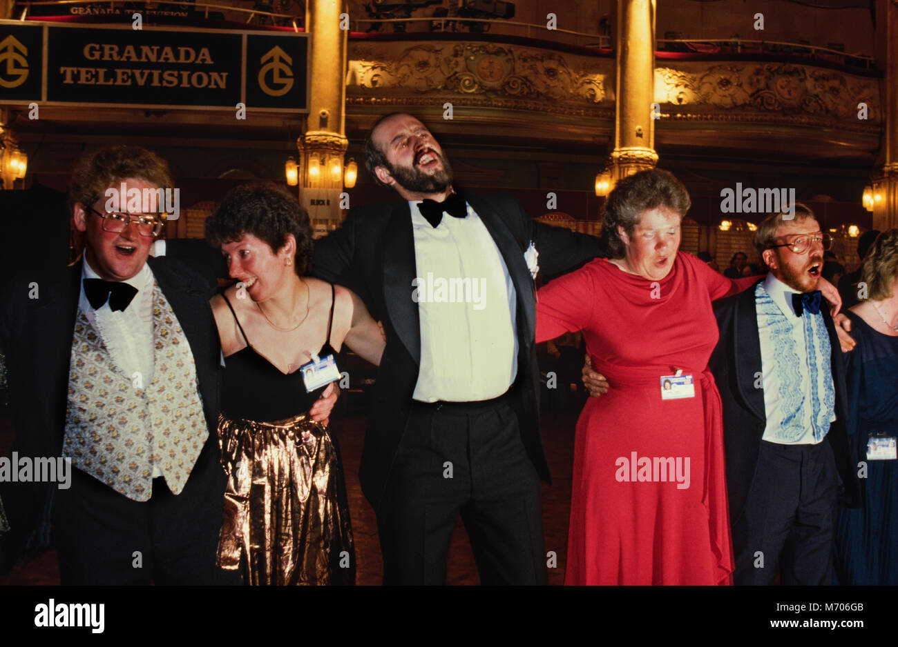 Parteitag der Konservativen Partei in der Blackpool Winter Gardens 1985 Die jährliche Tory-partei Konferenz in Blackpool mit Margaret Thatcher als Premierminister und Parteichef Foto zeigen die Tories jährliche Kugel an der Konferenz Stockfoto