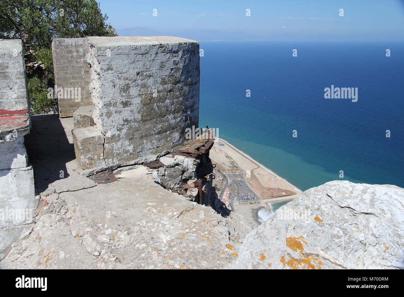 Blick nach Süden von der Oberseite der Felsen von Gibraltar über das Mittelmeer Stockfoto
