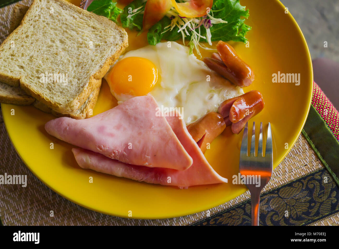 Leckeres und kalorienarmes Frühstücksbuffet im Cafe Stockfoto