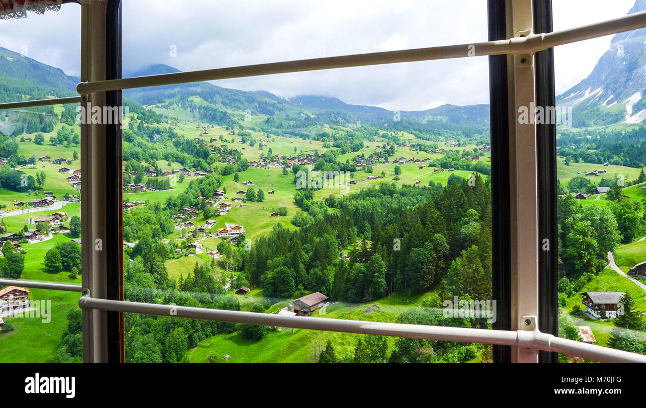 Blick aus der Seilbahn auf die Pfingstegg Rodelbahn, Grindelwald, Berner Oberland, Eiger, die Berge waren auch Region reisen, Schweiz Stockfoto