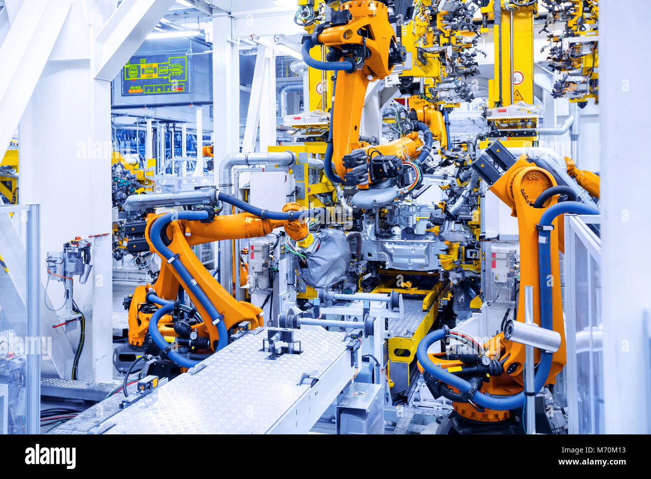 Roboter in einem Automobilwerk Stockfoto